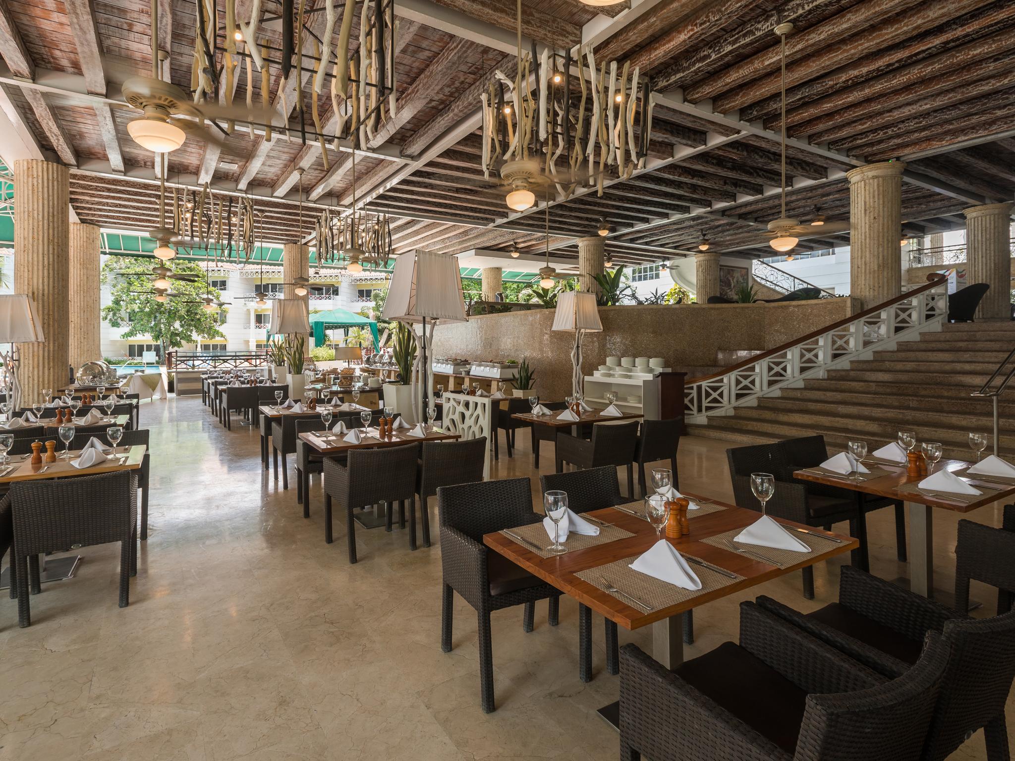 Hotel Las Americas Casa De Playa Cartagena Eksteriør billede The restaurant