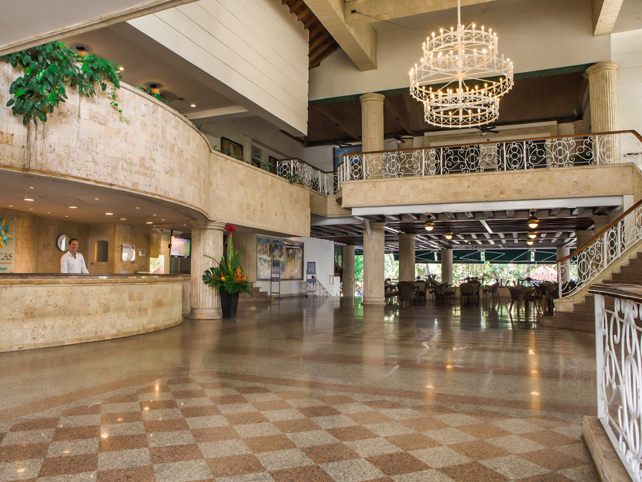 Hotel Las Americas Casa De Playa Cartagena Eksteriør billede Lobby