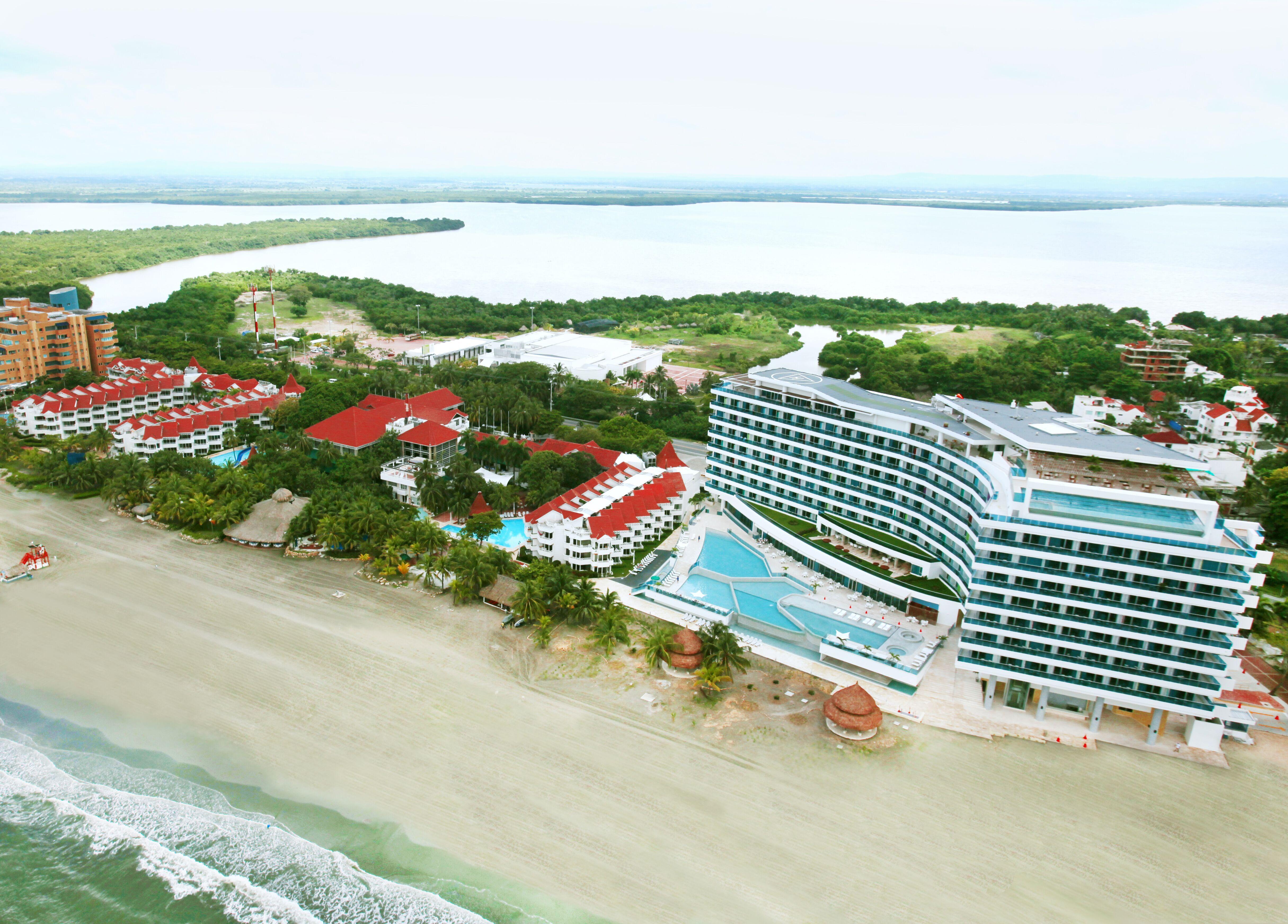 Hotel Las Americas Casa De Playa Cartagena Eksteriør billede Aerial view of the resort