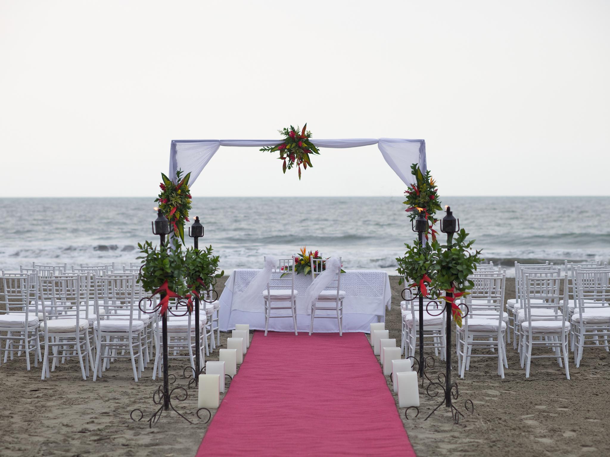 Hotel Las Americas Casa De Playa Cartagena Eksteriør billede A beach wedding in Acapulco, Mexico