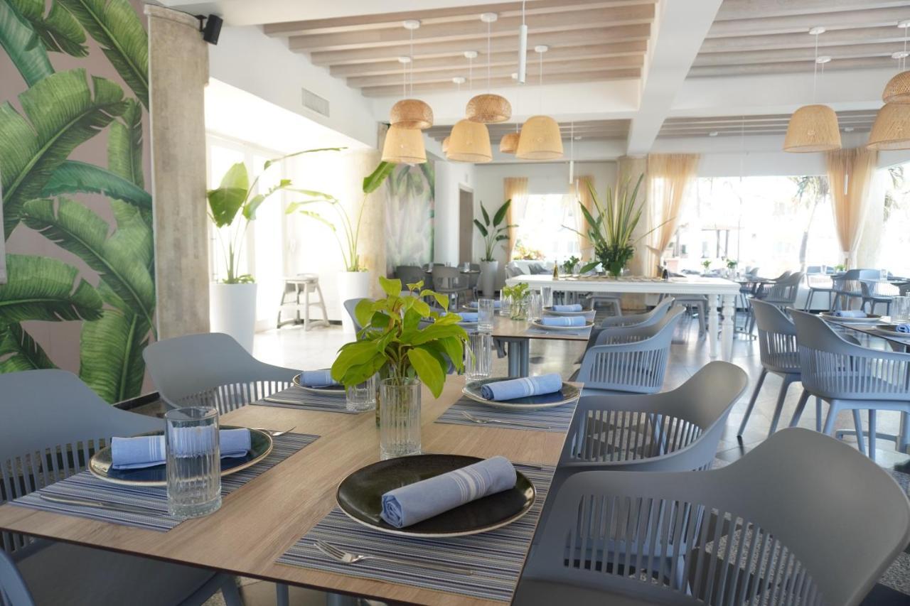 Hotel Las Americas Casa De Playa Cartagena Eksteriør billede Restaurant