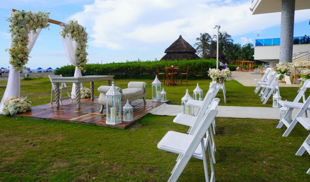 Hotel Las Americas Casa De Playa Cartagena Eksteriør billede A wedding in Punta Cana