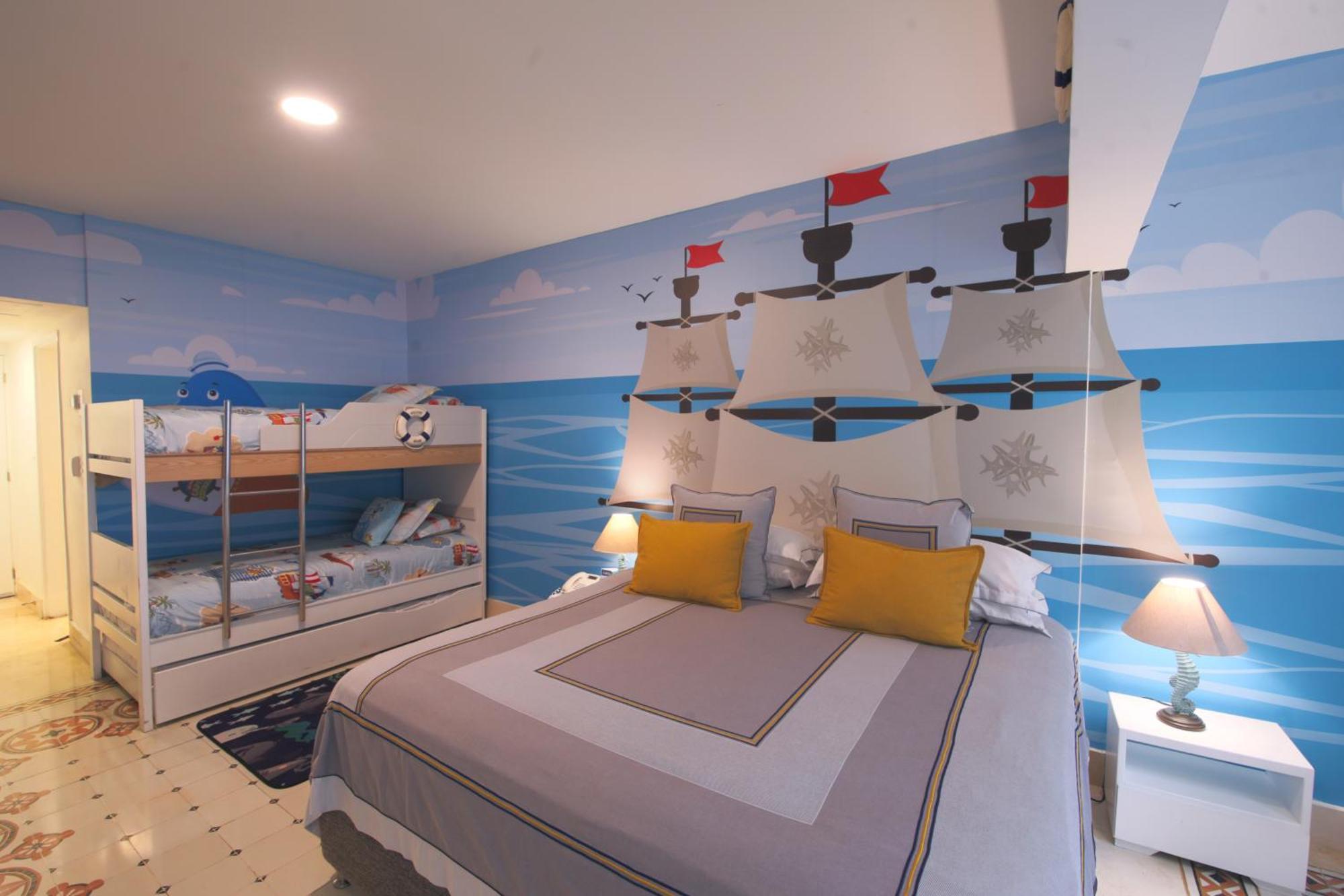 Hotel Las Americas Casa De Playa Cartagena Eksteriør billede A bedroom with a nautical theme